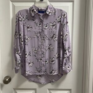 Apt.9 , petite, extra small blouse, light purple with floral flowers on it